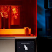 Vídeo: Formlabs presenta la nueva Form 4, una impresora 3D increíblemente rápida.