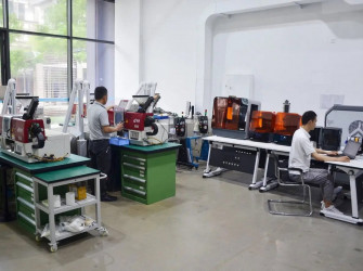 Producción de artículos de plástico mediante moldeo en formas impresas en una Impresora 3D