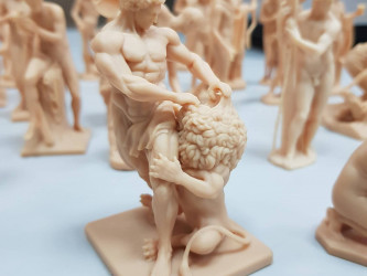 Estatua en miniatura de Heracles y el León de Nemea