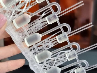 Producción por encargo de elementos tubulares filigranados de pared delgada, Formlabs Clear Resin
