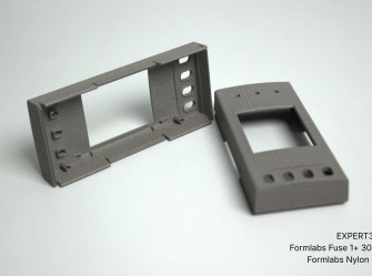 Carcasas para componentes electrónicos impresas en 3D mediante tecnología SLS en Nylon 12 por EXPERT3D.