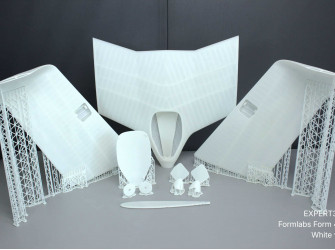 Grandes piezas para drones impresas en 3D mediante la técnica SLA con resina blanca v5 por EXPERT3D, utilizando la impresora 3D Form 4L