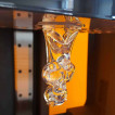 Impresión 3D con resina transparente Formlabs en la plataforma