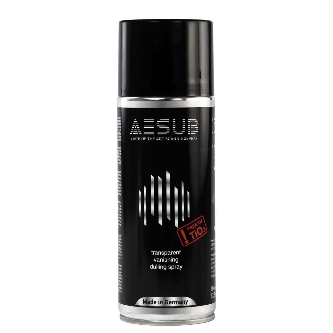 Primer plano del bote AESUB Transparent de 400 ml sobre fondo blanco, mostrando la etiqueta negra con 'transparent vanishing dulling spray', el distintivo Free of TiO₂ y el sello Made in Germany