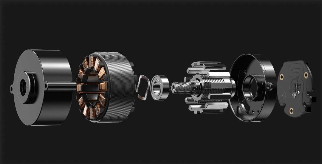 Motor P2S desmontado com enrolamentos do estator, rotor, rolamentos, engrenagens e placa de controlo
