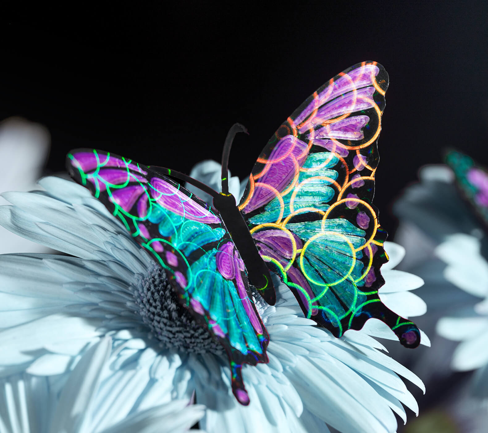 Un vibrante modelo de mariposa impreso en 3D.