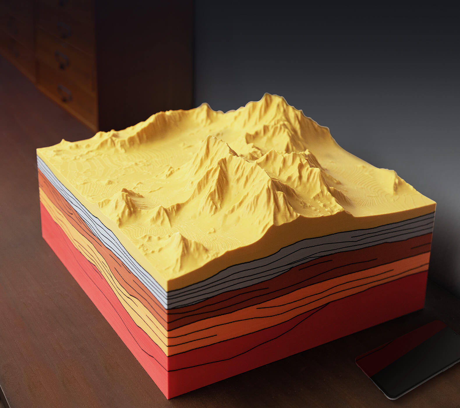 Una compleja muestra de impresión estratigráfica geológica multimaterial.