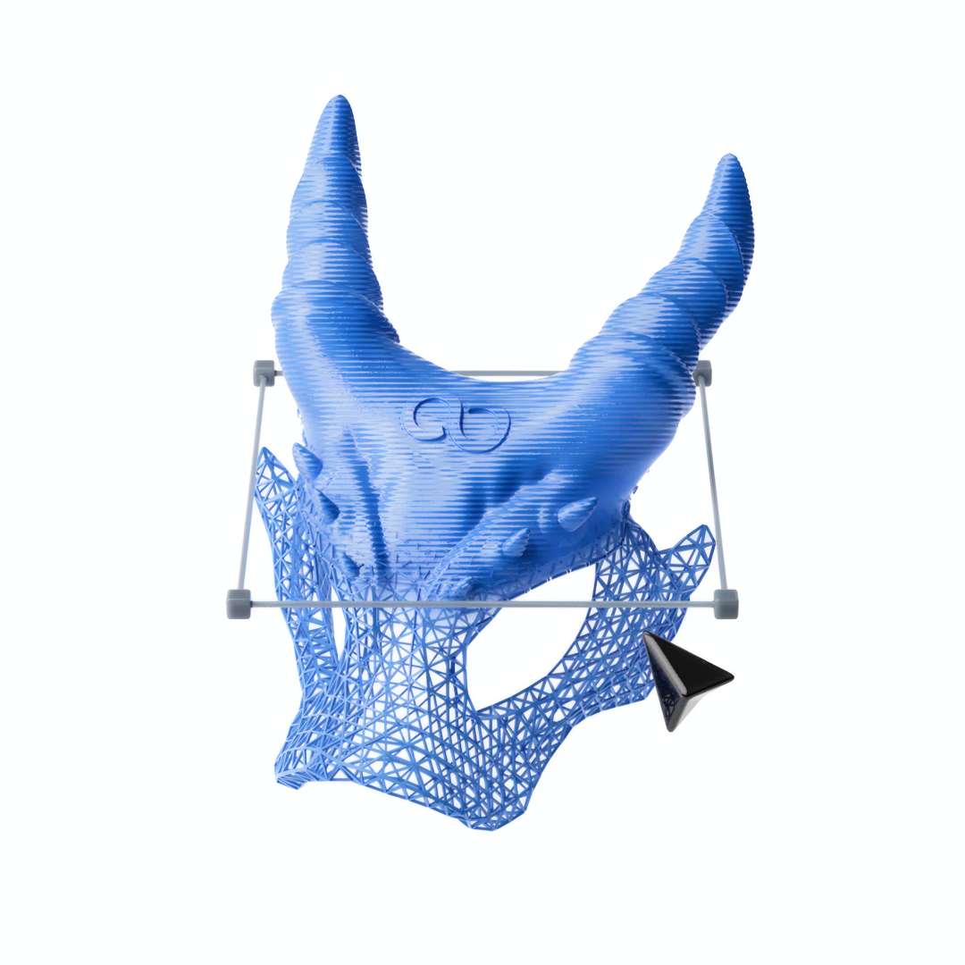 Máscara azul en forma de cuernos de dragón, impresa combinando textura sólida y de rejilla