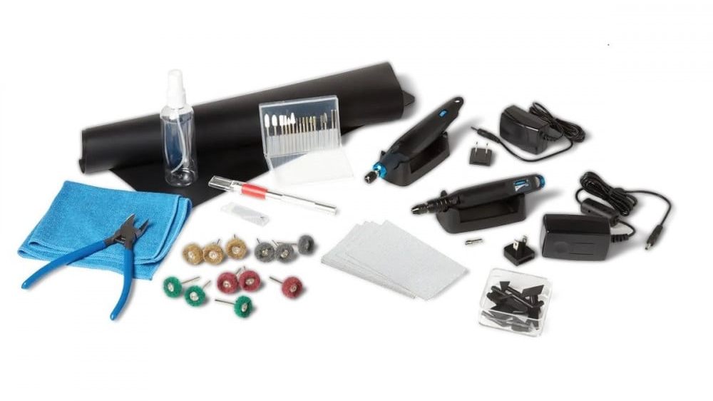 Kit completo de herramientas rotativas con dispositivos portátiles, brocas variadas, ruedas de pulido y accesorios de mantenimiento.