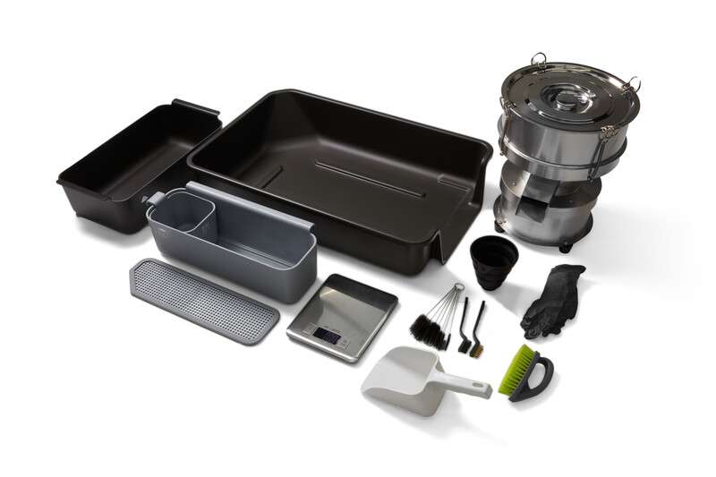 Kit completo Formlabs Fuse Depowdering con área de trabajo, cepillos, bandejas, tamizador y herramientas de recuperación de polvo para posprocesado SLS