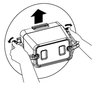 Diagrama lineal que muestra ambas manos separando los pestillos azules para expulsar el cartucho de polvo del agitador del Fuse Sift — flecha de extracción hacia arriba indica la dirección de retirada