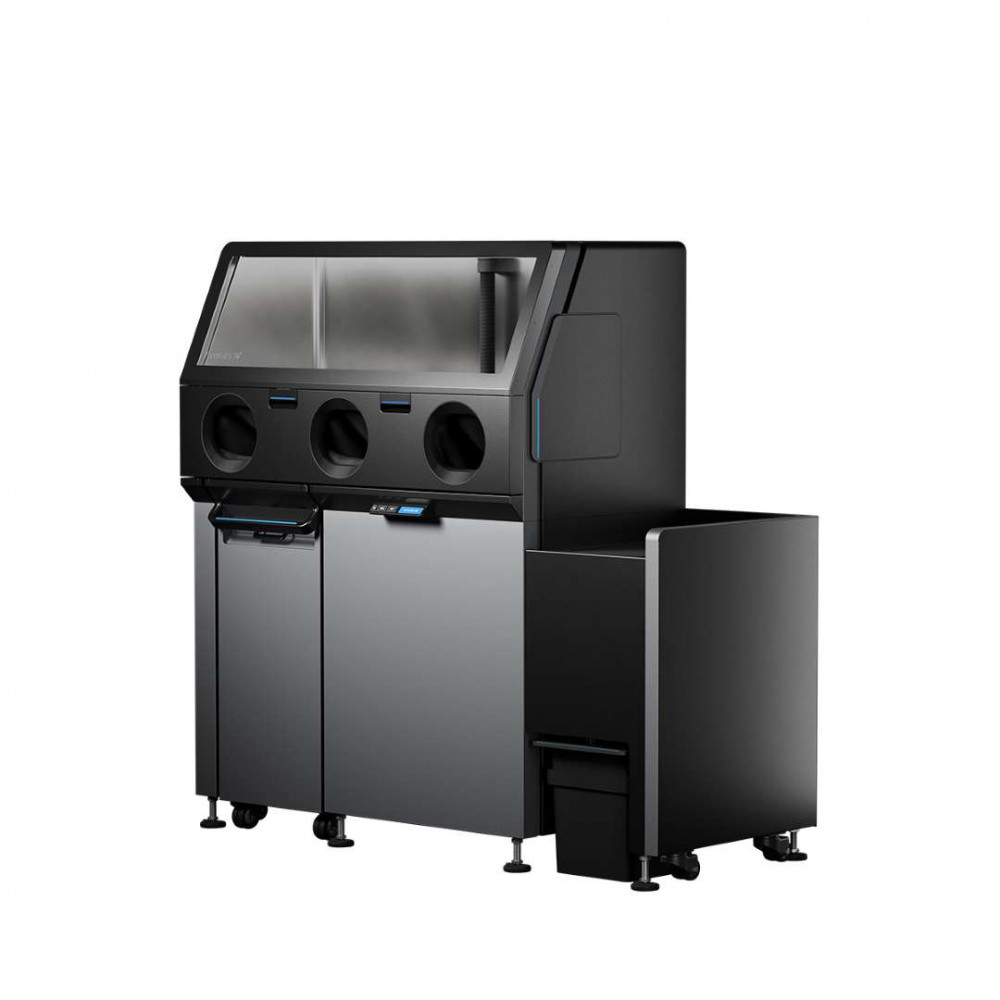 Formlabs Fuse Sift X1 desde otro ángulo: cúpula de malla para observación y puertas laterales de acceso