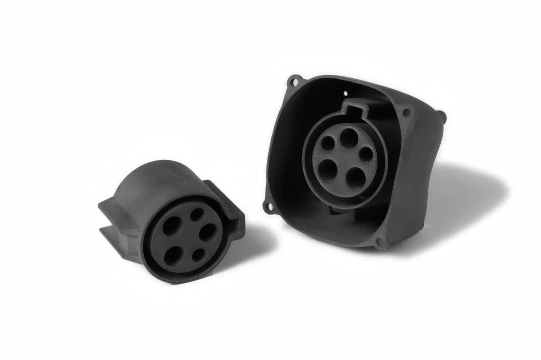 Carcasas de conectores para vehículos eléctricos impresas en Formlabs Nylon 12 GF Powder en la impresora SLS Fuse 1