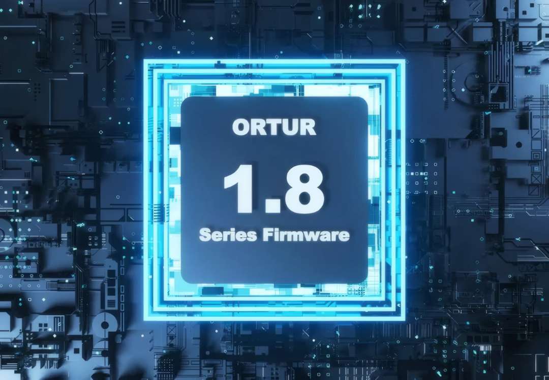 Gráfico promocional del firmware Ortur serie 1.8 sobre un chip de circuito estilizado con borde de neón cian