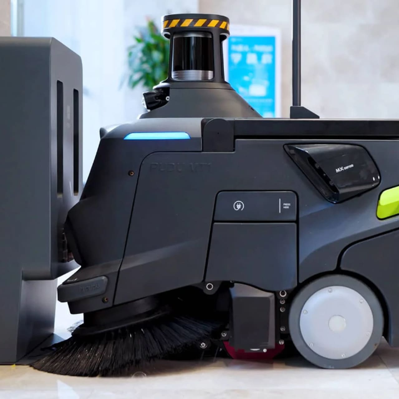 PUDU MT1 Max en funcionamiento