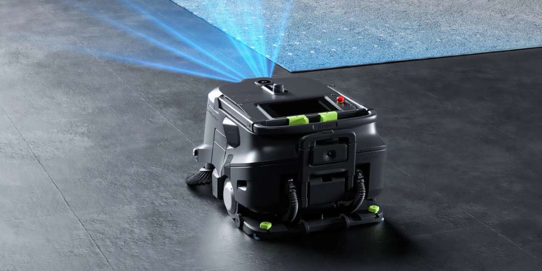 PUDU MT1 Vac en una gran sala interior con el cono de escáner LiDAR azul proyectado sobre el robot, cartografiando toda la superficie del suelo para la navegación autónoma