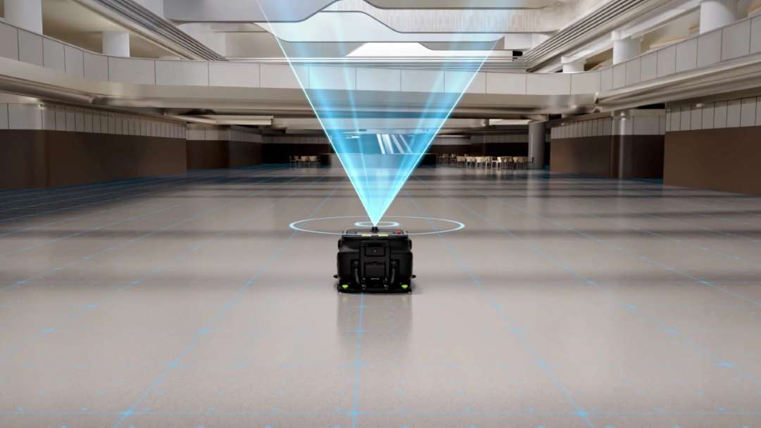 Robot PUDU MT1 Vac trabajando en la frontera de transición entre baldosa dura y moqueta, demostrando la detección de tipo de suelo con IA y el cambio automático de modo