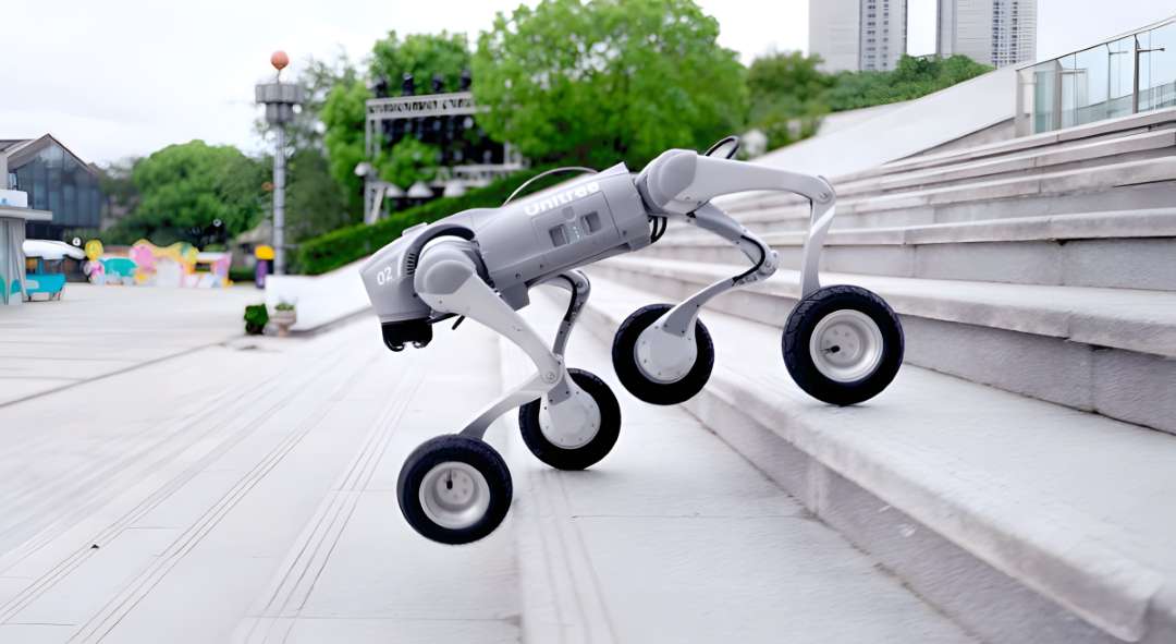 Perro robot con ruedas Unitree Go2-W ascendiendo escaleras de piedra en exteriores con tres ruedas situadas en peldaños consecutivos, demostrando la capacidad de subida de escaleras por articulación independiente de las patas