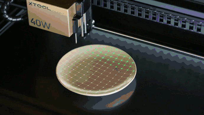 Grabado en superficies irregulares con enfoque dinámico